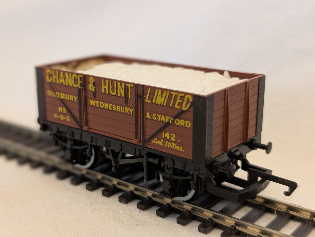 Hornby 5 Plank Wagon 'Chance & Hunt' (with Load) Goods Wagon