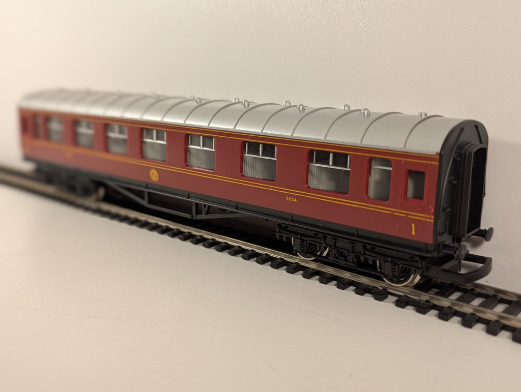 Hornby R433 LMS Stanier Composite Coach 3934