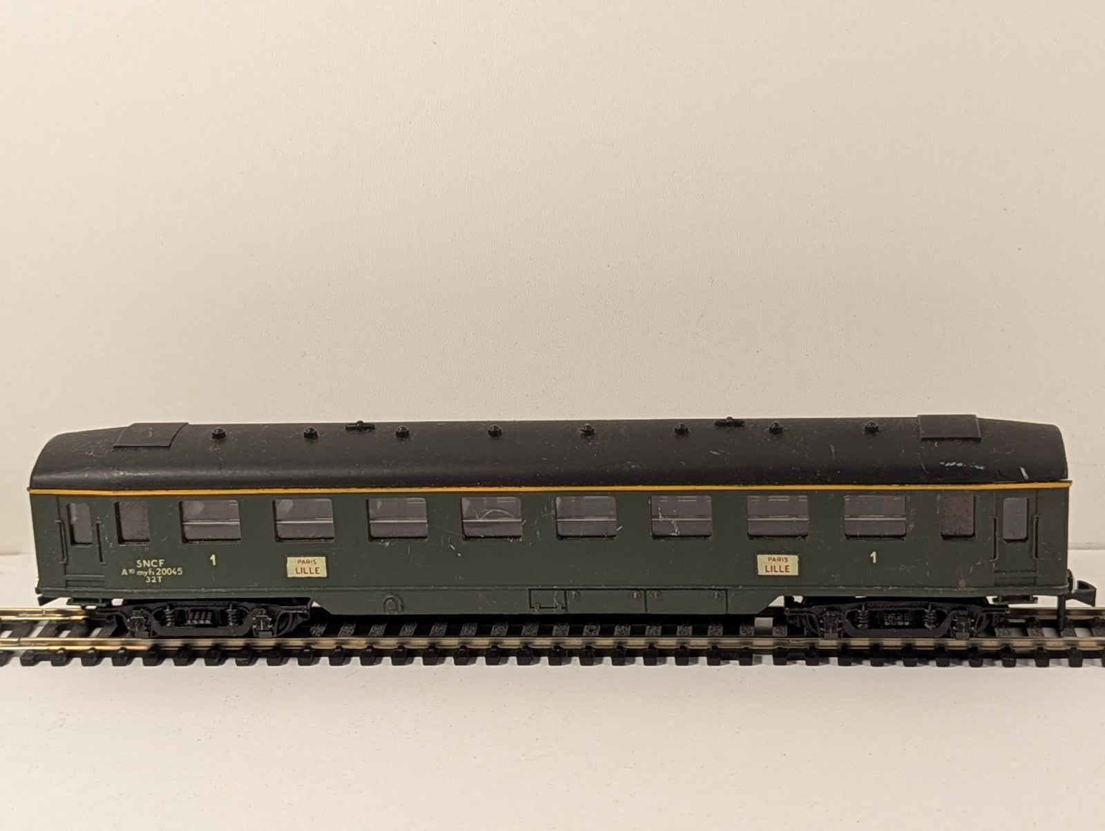 Hornby-Acho HO Gauge French SNCF Green Passenger Coach