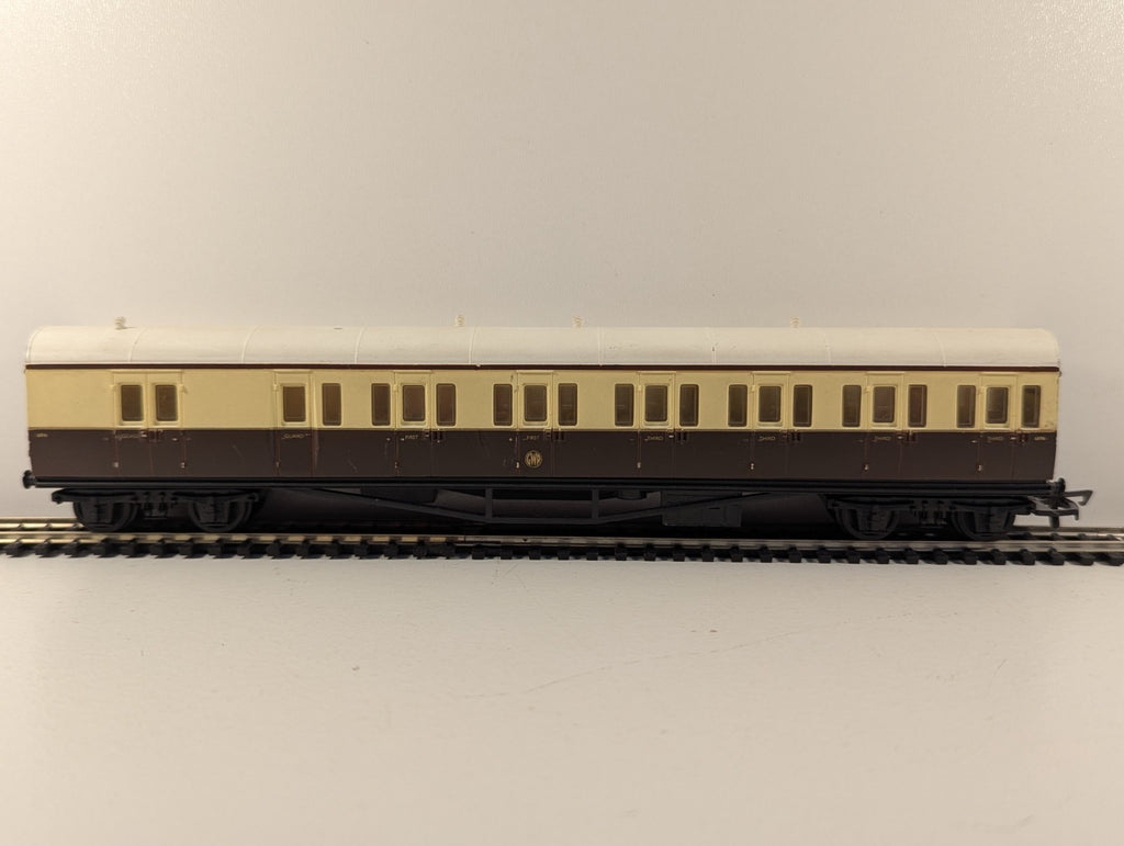 Airfix 54250 OO Gauge GWR Chocolate & Cream 3rd Class Suburban Brake Coach