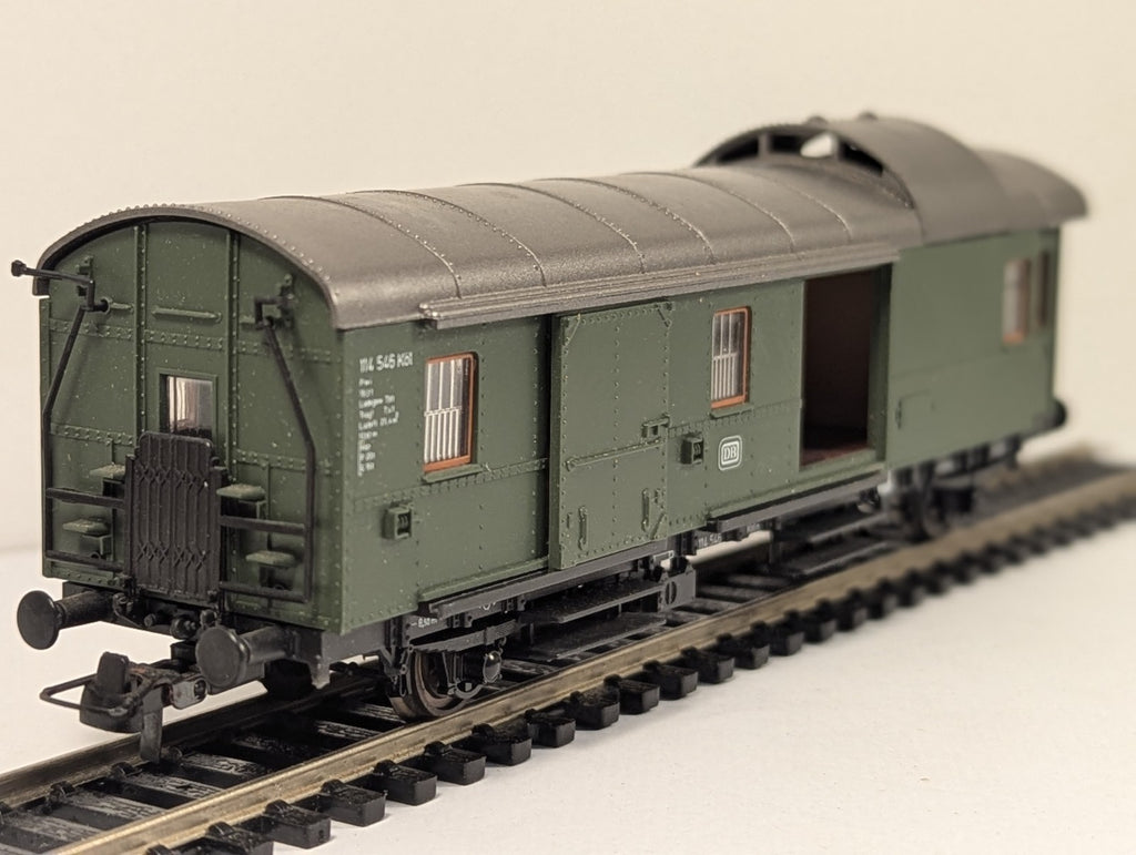 Roco HO Gauge DB Baggage Coach – Missing Doors