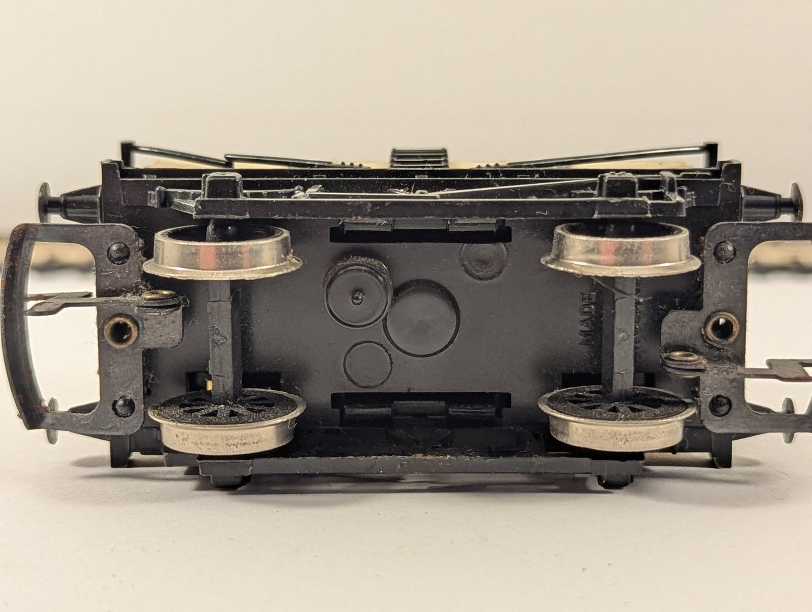 Tri-ang OO Gauge United Dairies Milk Tank Wagon Goods Wagon R127