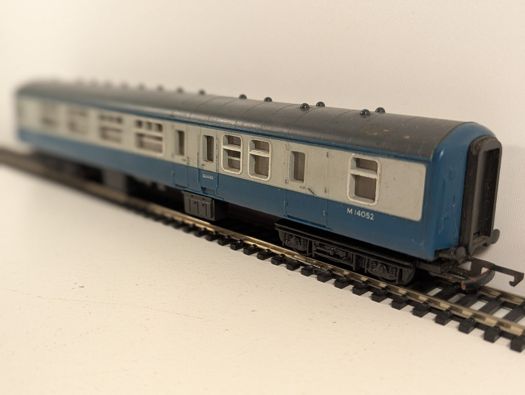 Lima OO Gauge BR InterCity Mk2 Brake Corridor Coach