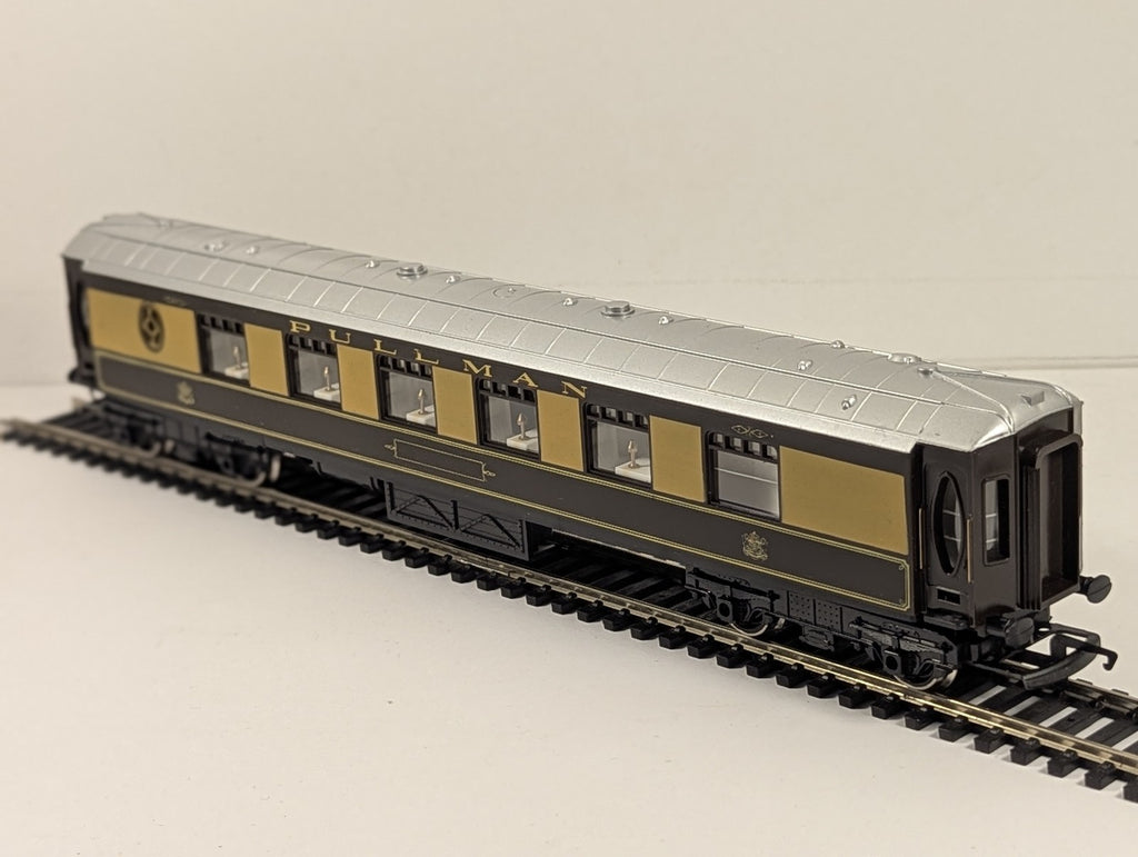 Hornby Railways OO Gauge Pullman Coach Passenger Coach Pullman Umber and Cream