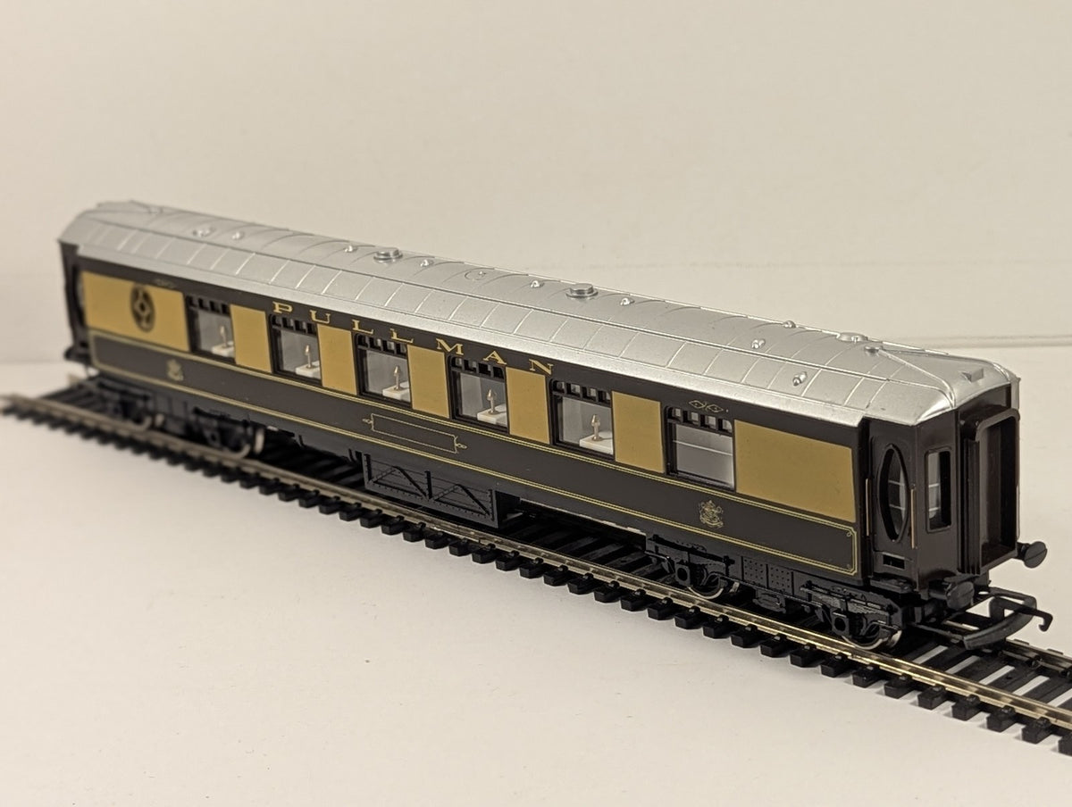 Hornby Railways OO Gauge Pullman Coach Passenger Coach Pullman Umber and Cream