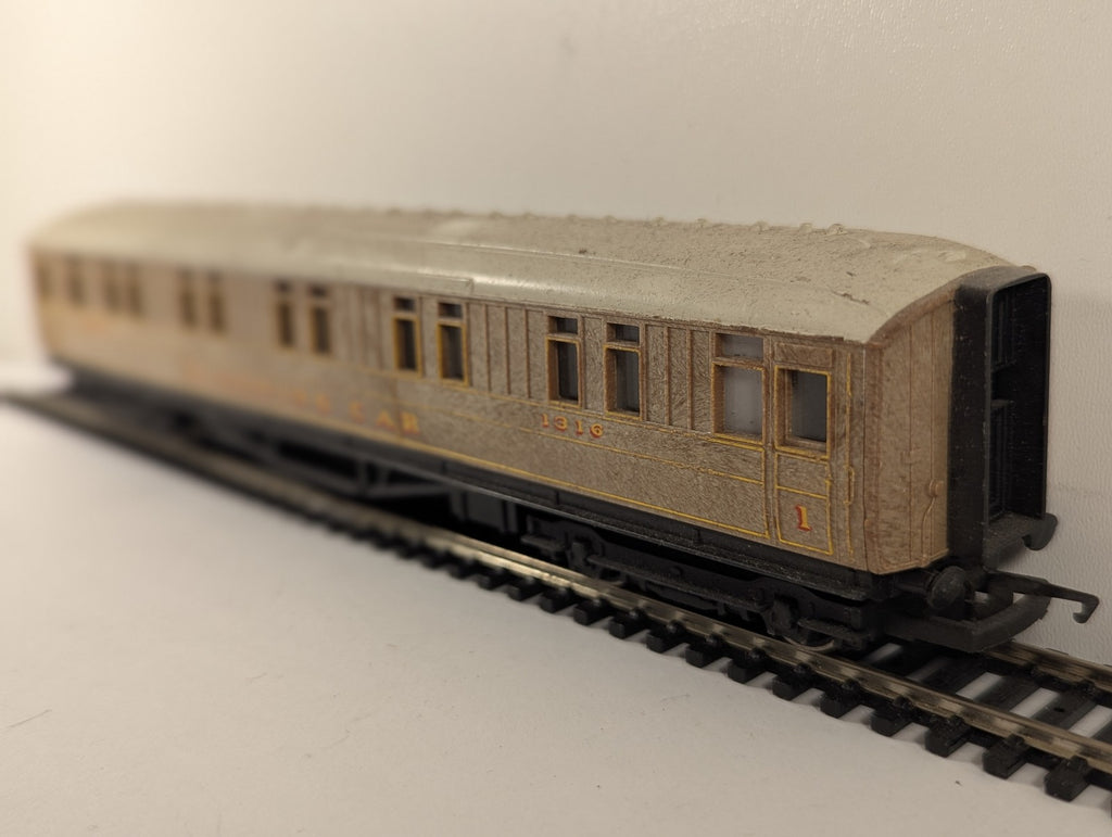 Hornby OO Gauge Gresley Teak First Class Sleeping Car Passenger Coach 1316