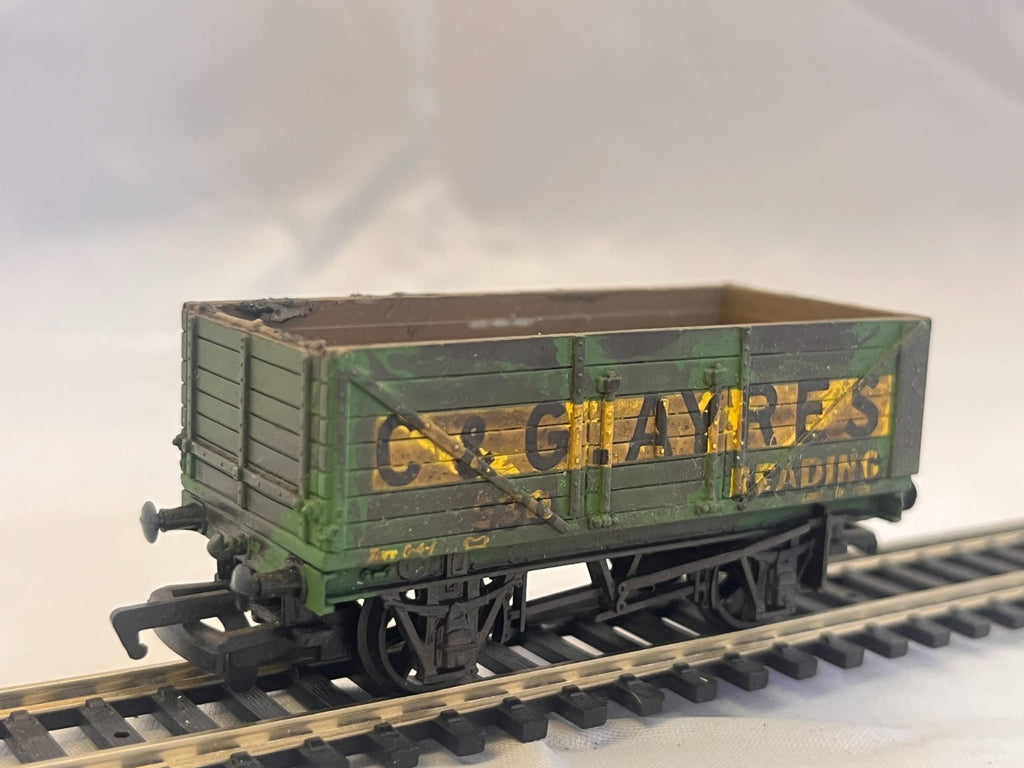Replica Railways 13204 OO Gauge C & G Ayres Reading Wagon Weathered