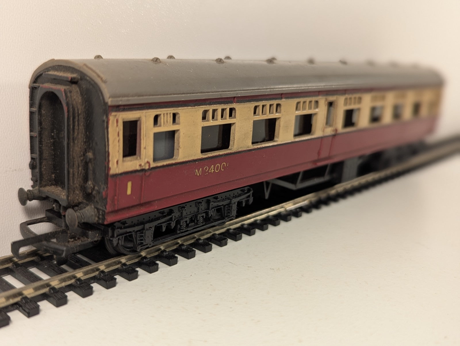 Tri-ang OO Gauge BR Crimson & Cream Composite Coach