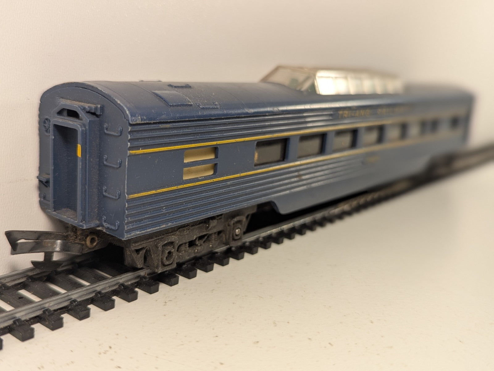 Tri-ang R132 OO Gauge Transcontinental Vista Dome Car