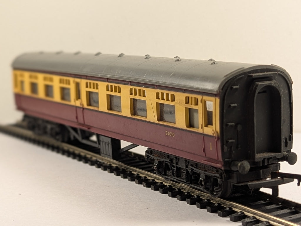 Tri-ang OO Gauge BR Mainline Composite Coach Passenger Coach 24010