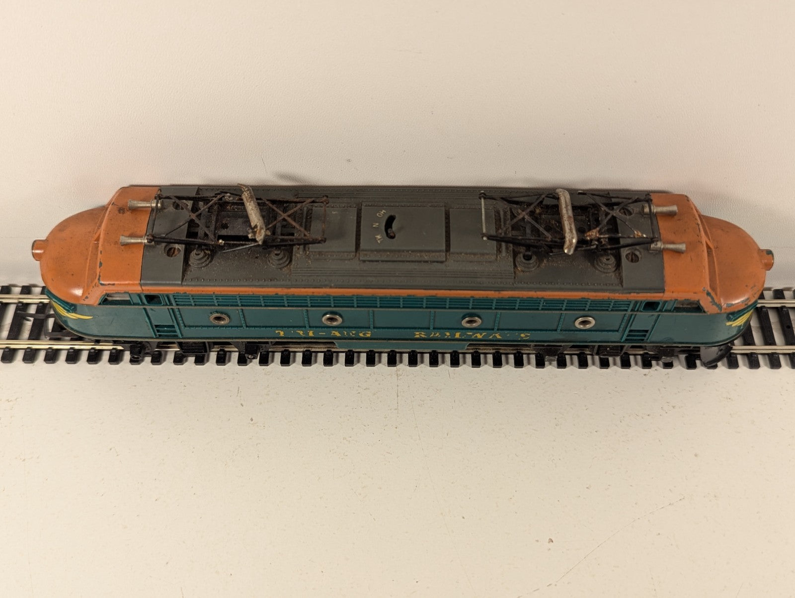 Tri-ang R357 Transcontinental Double Ended Electric Locomotive Green