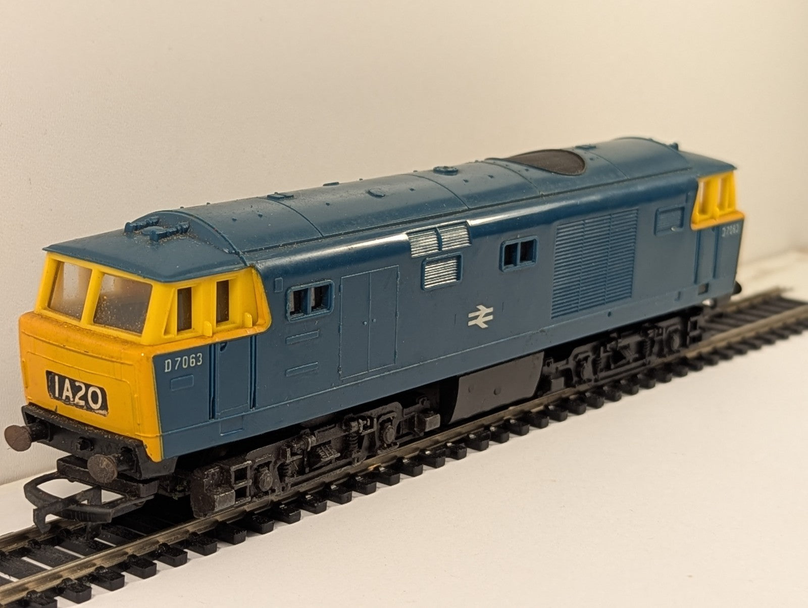 Tri-ang Hornby R758 OO Gauge Class 35 Hymek BR Blue
