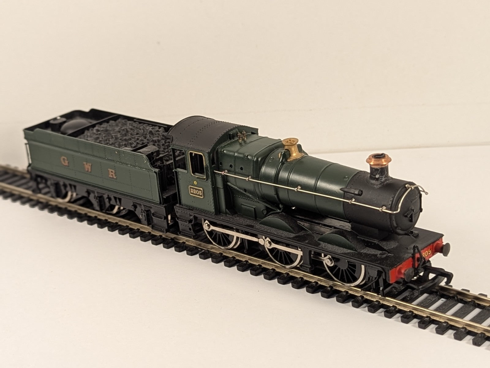 Mainline 37-058 OO Gauge GWR Green Collett Goods Class 2251 No. 320