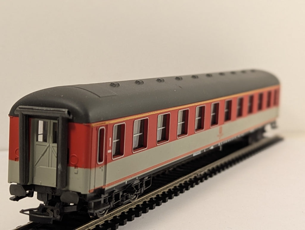 Rivarossi HO Gauge Deutsche Bundesbahn 1st Class Coach Type Aüm Passenger Coach