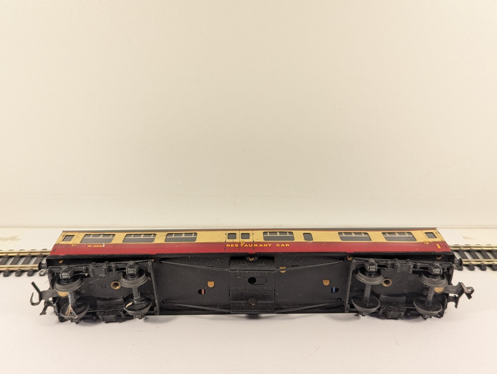 Hornby-Dublo 32097 OO Gauge BR Restaurant Car Blood & Custard Boxed