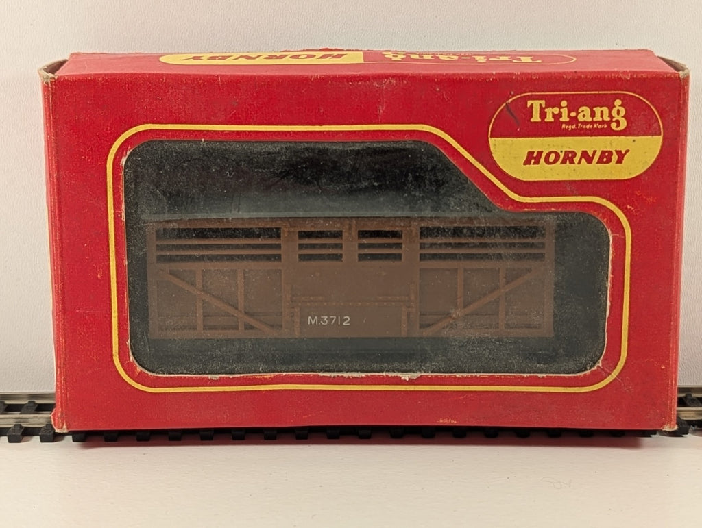 Tri-ang R122 OO Gauge Cattle Wagon