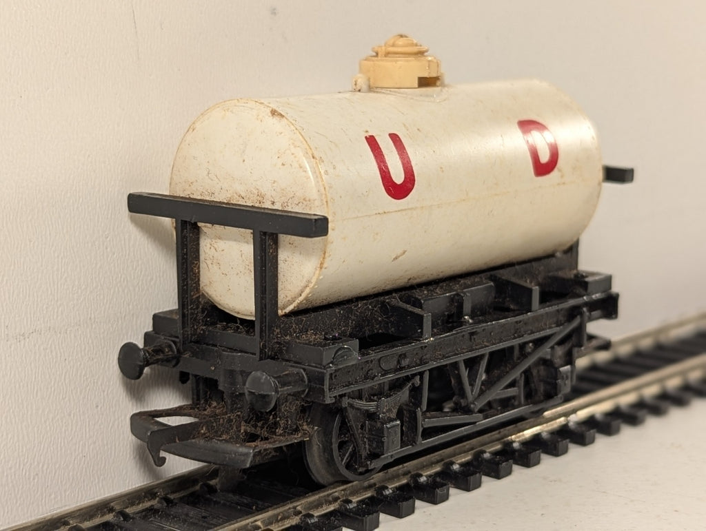 Tri-ang OO Gauge United Dairies Milk Tank Wagon Goods Wagon R125