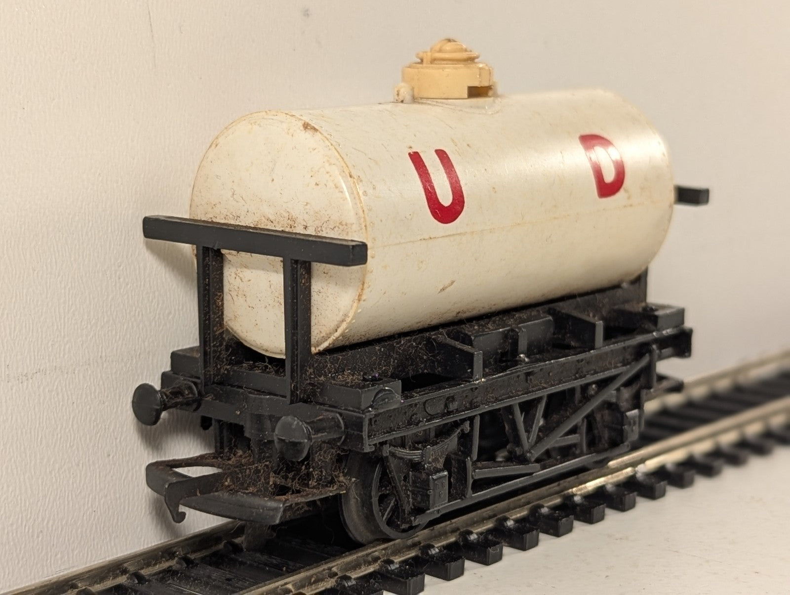 Tri-ang OO Gauge United Dairies Milk Tank Wagon Goods Wagon R125