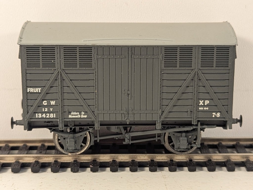 Bachmann 37-751B GWR Grey Fruit Van No.134330 OO Gauge - Missing Couplings