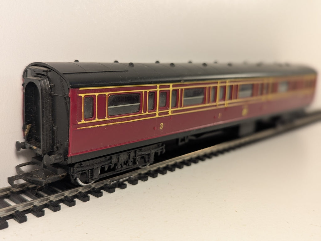 Hornby R748 OO Gauge LMS Caledonian Brake Coach Maroon