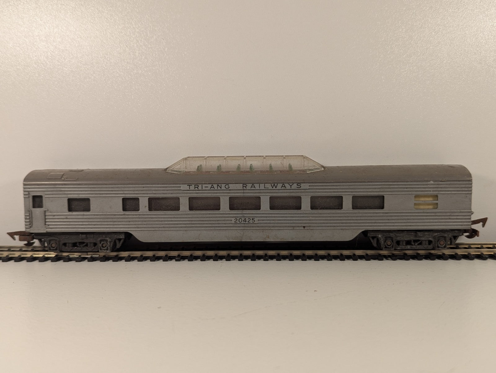 Tri-ang R25 OO Gauge Transcontinental Vista Dome Coach