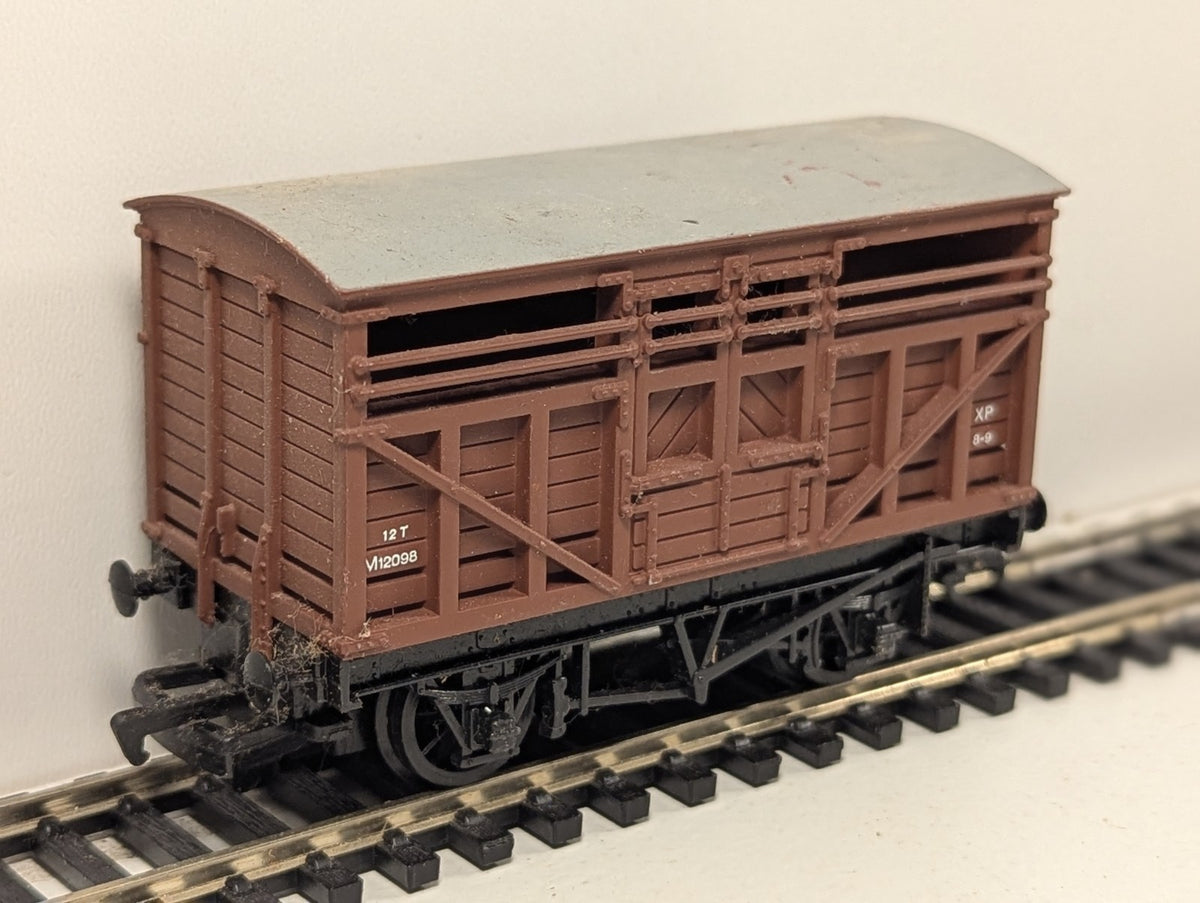 Mainline OO Gauge BR 12T Cattle Wagon