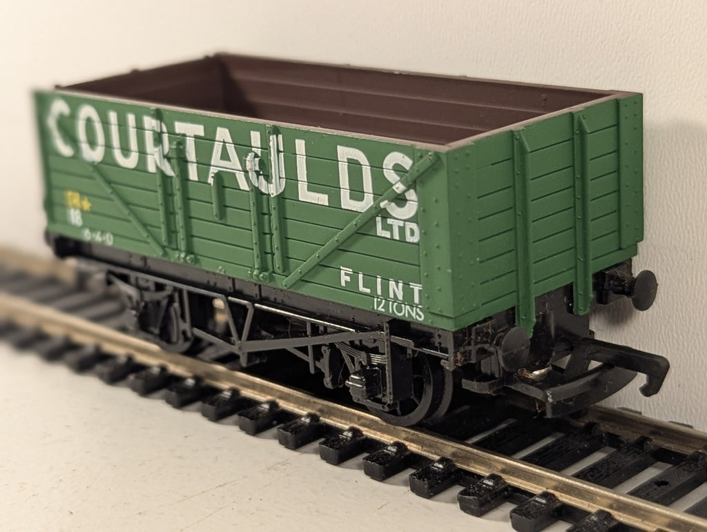Mainline Courtaulds Ltd. Flint No.18 7 Plank Open Wagon OO Gauge - Boxed