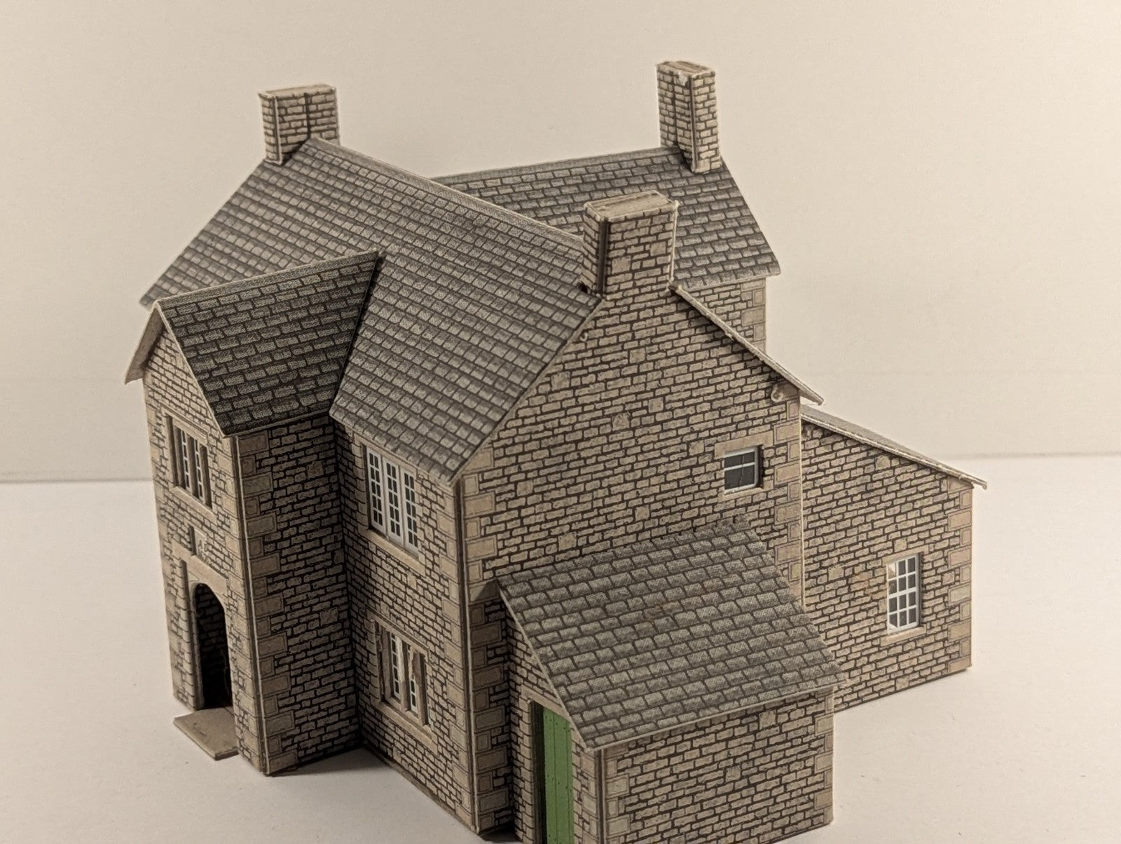 Metcalfe PO250 OO/HO Gauge Manor Farm House Card Kit