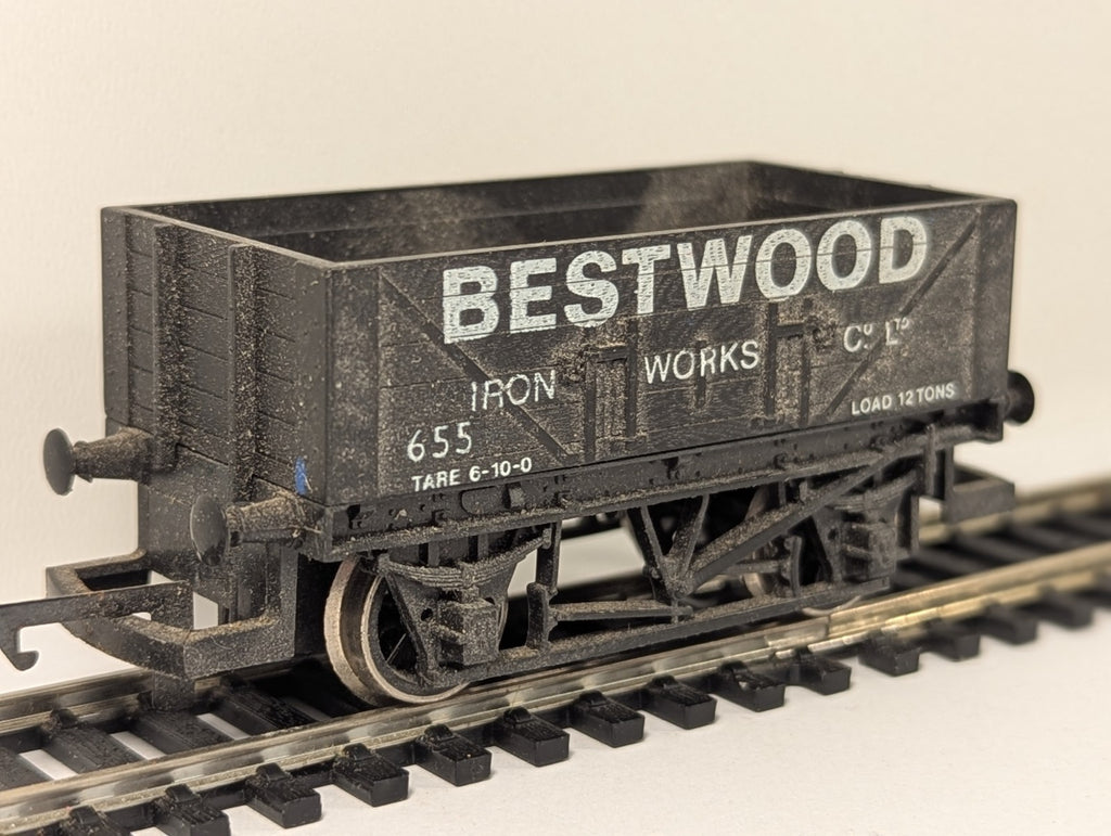 Hornby R009-020 OO Gauge Bestwood Iron Works 5 Plank Wagon weathered