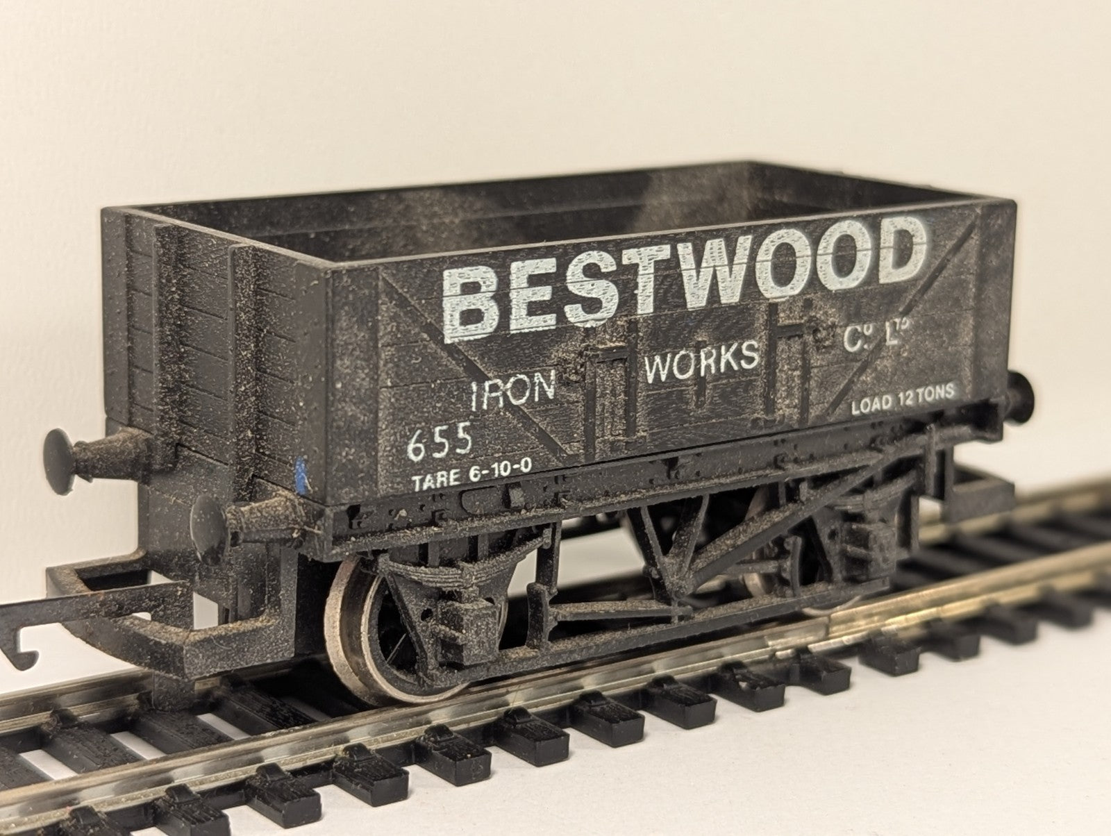 Hornby R009-020 OO Gauge Bestwood Iron Works 5 Plank Wagon weathered