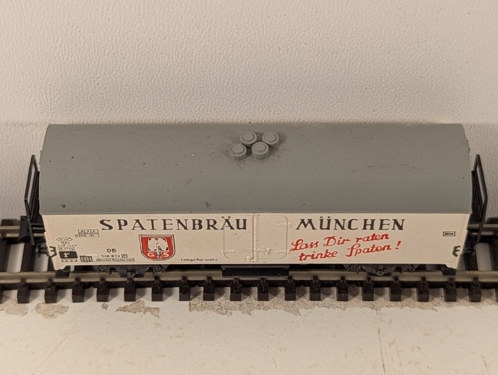 Rivarossi N Gauge Refrigerated Beer Wagon - Missing Coupler