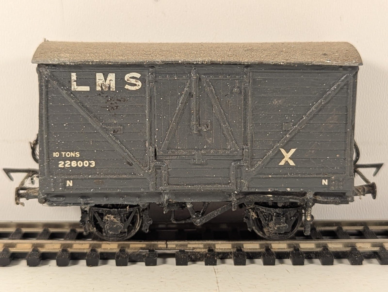 Kitbuilt LMS 10 Ton Ventilated Van Goods Van 228003 LMS Grey