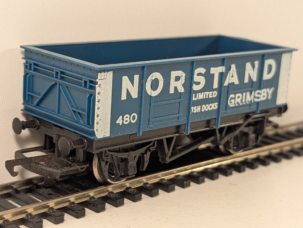 Hornby R220 OO Gauge Norstand Mineral Wagon