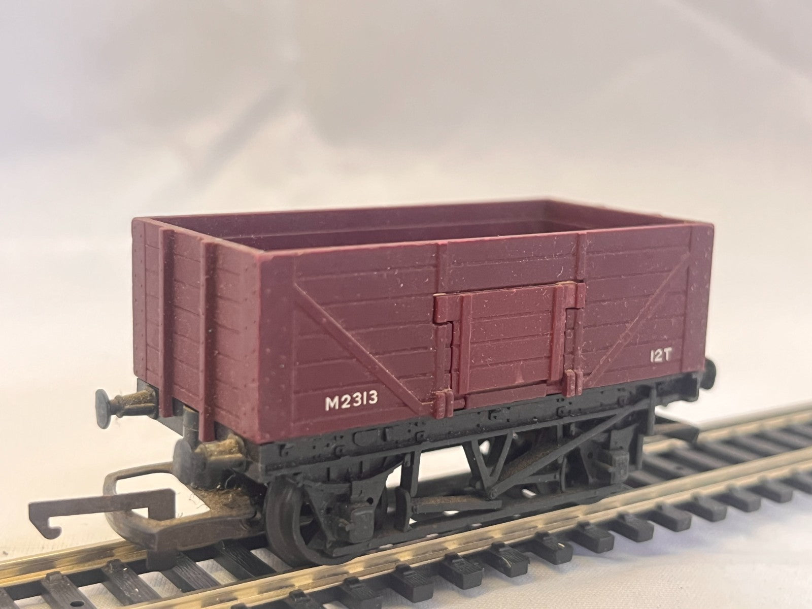 Tri-ang Hornby R112 OO Gauge BR Maroon Goods Wagon
