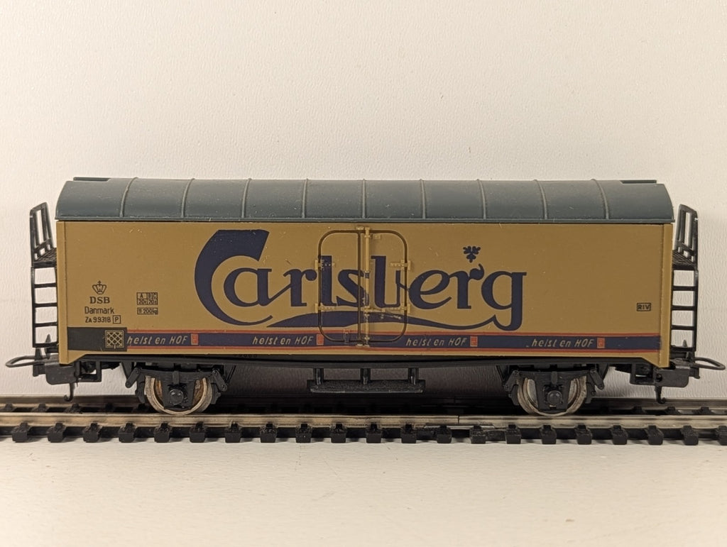 Lima 3109 HO Gauge Carlsberg Refrigerated Beer Wagon - Boxed