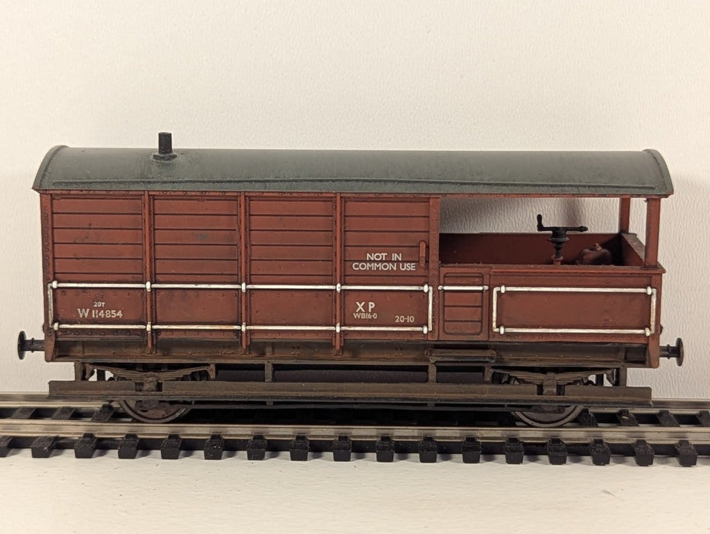 Bachmann Branchline 20 Ton ‘Toad’ Brake Van in BR Bauxite – Weathered