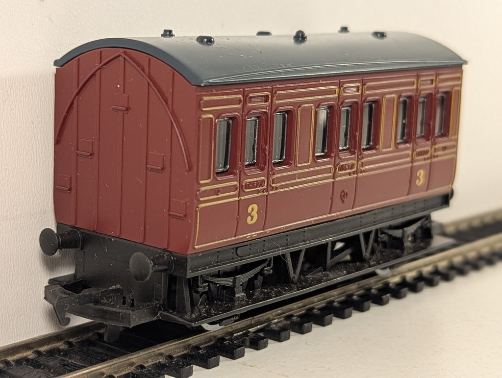 Hornby OO Gauge LMS 4-Wheel Coach Passenger Coach LMS Maroon R112
