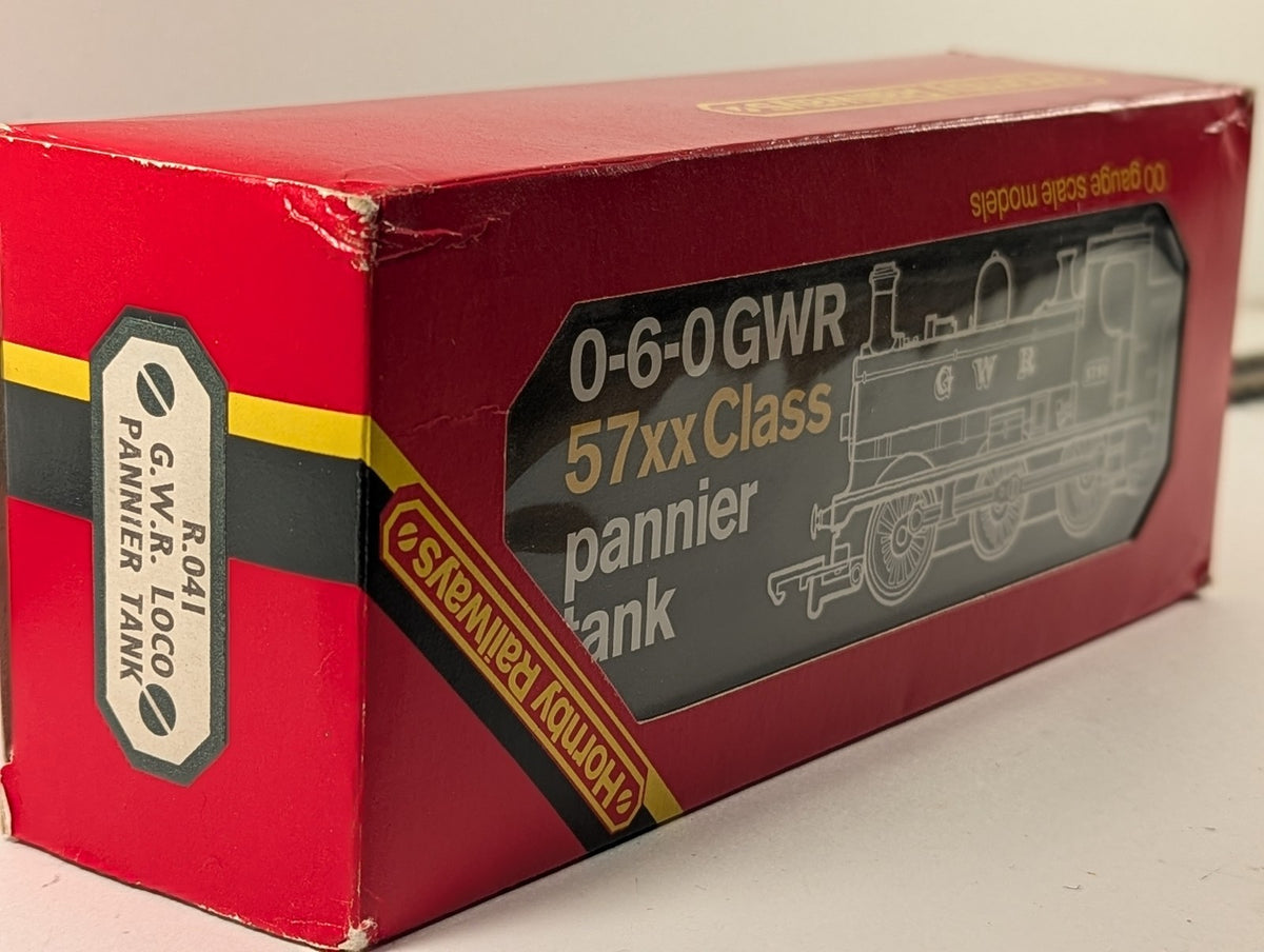 Hornby OO Gauge GWR 57xx Class Pannier Tank Locomotive 8751 GWR Green R.041