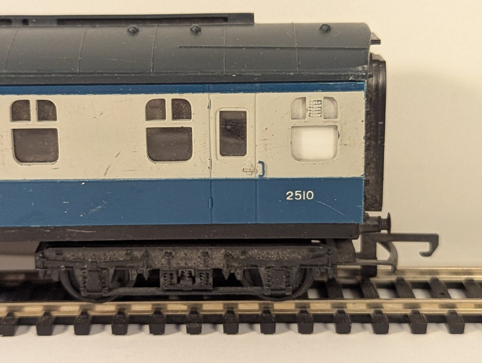 Hornby R339 OO Gauge BR Blue/Grey Mk1 Sleeper Coach No. 2510