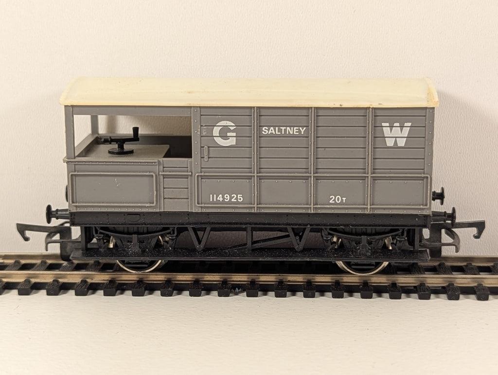 Hornby OO Gauge GWR 20-Ton “Toad” Brake Van No. 114925 – Saltney