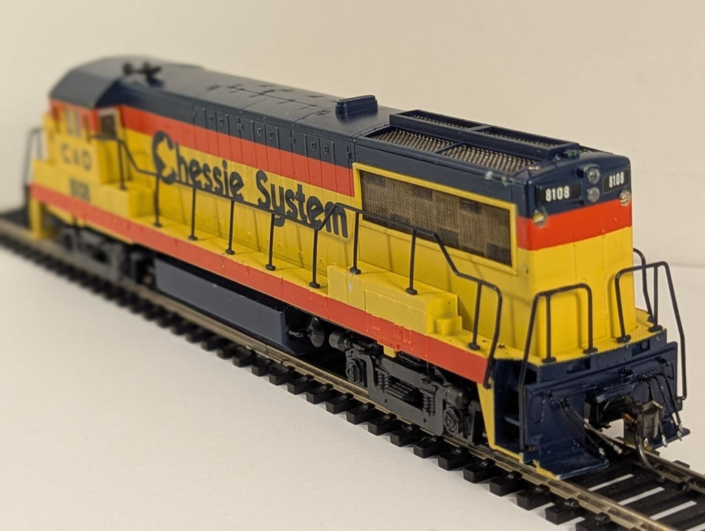 Kato GE U25B Diesel Locomotive Chessie System No. 8108 HO Gauge