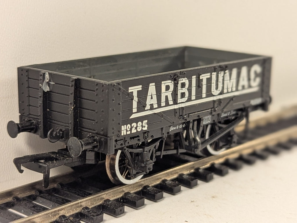 Bachmann OO Gauge 8 Plank Wagon Tarbitumac Goods Wagon 285 Tarbitumac Black