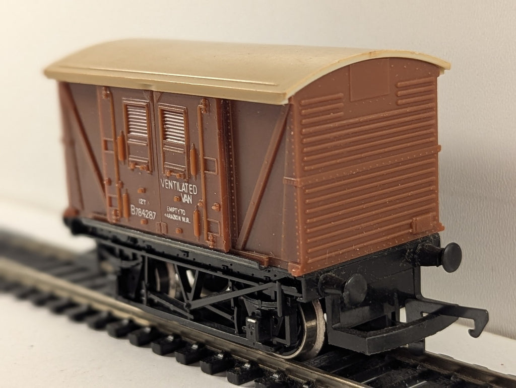 Hornby OO Gauge BR 12T Ventilated Van 'Empty to Marazion' Goods Wagon B784287
