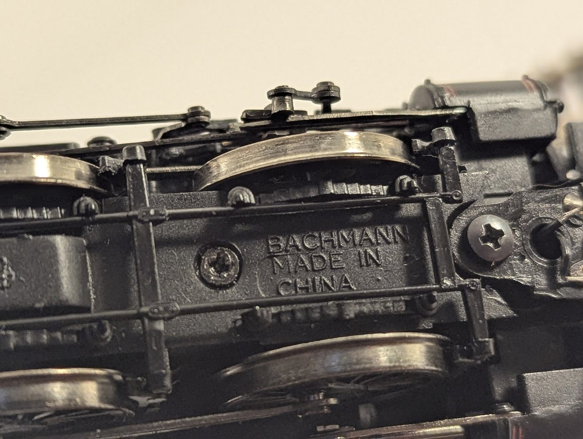 Bachmann Branchline 31-452B Class 2MT Ivatt 2-6-2T 41233 in BR black with late c