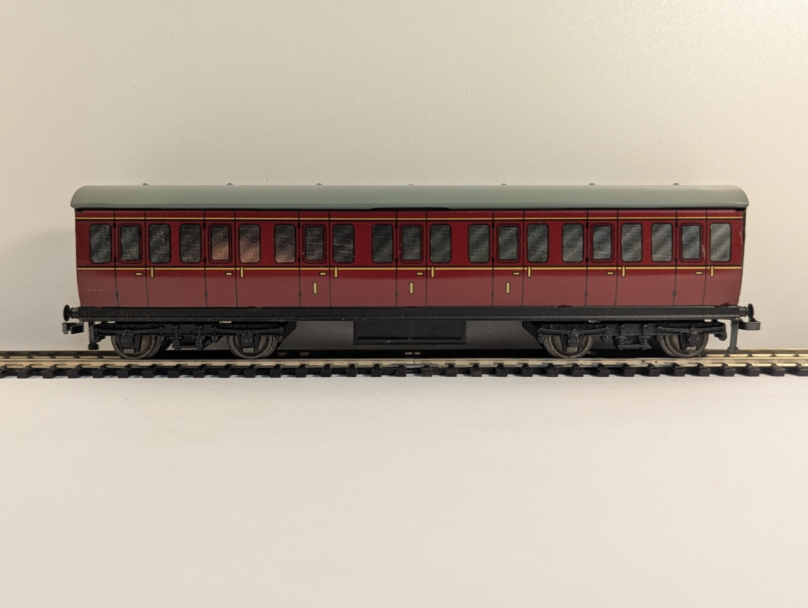 Hornby-Dublo 32090 OO Gauge D13 Suburban Coach - Boxed