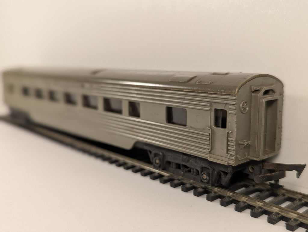 Tri-ang OO Gauge Transcontinental Passenger Coach Silver R.25