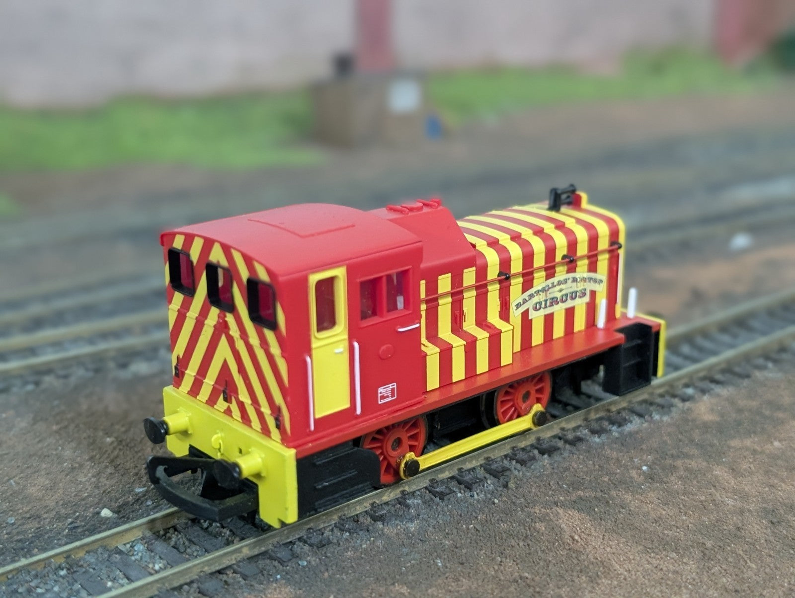 Hornby R1107 Class 06 Shunter – Bartello’s Big Top Circus Loco