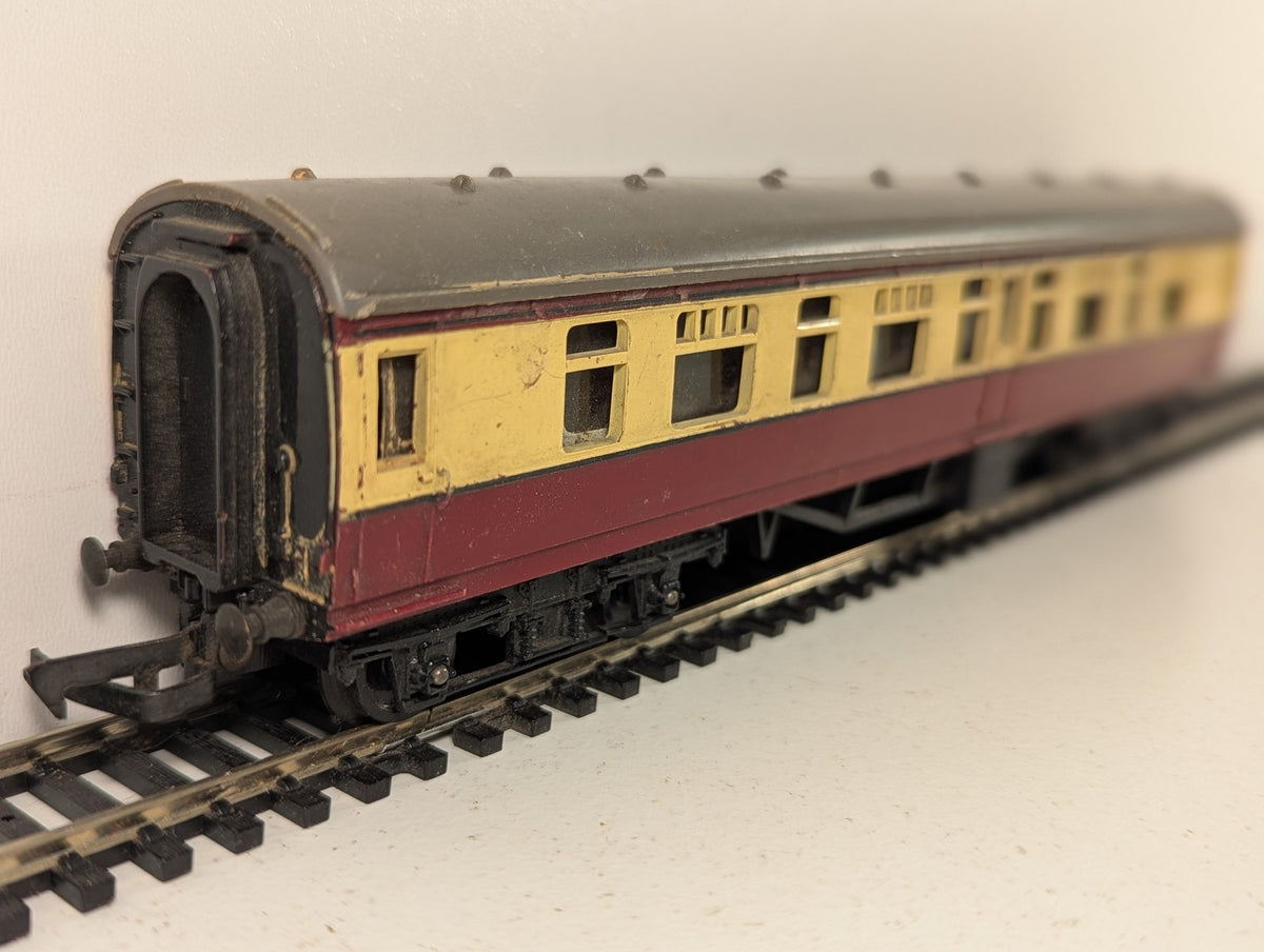 Tri-ang OO Gauge BR Mainline Composite Coach Passenger Coach M24001