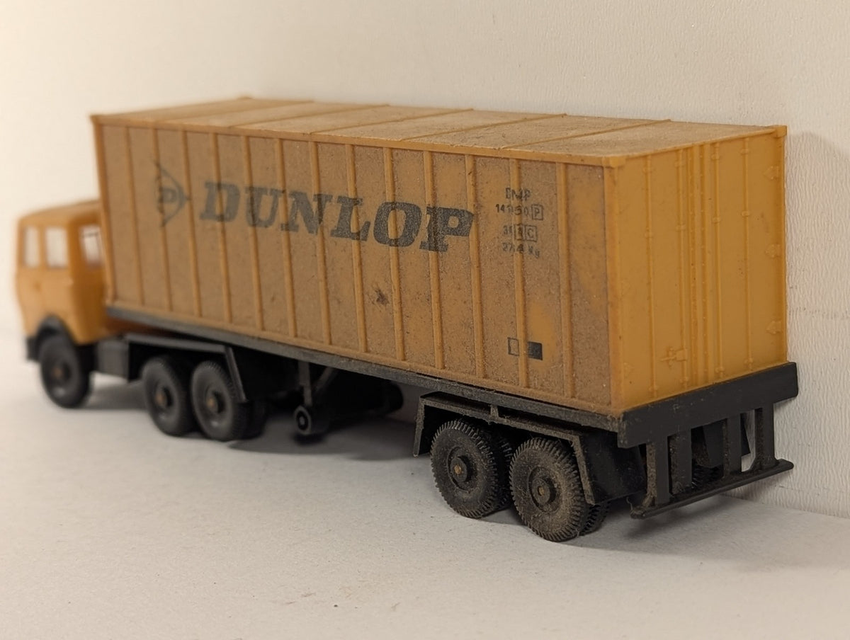 Lima HO Scale Fiat Articulated Lorry with Dunlop Container Model Truck