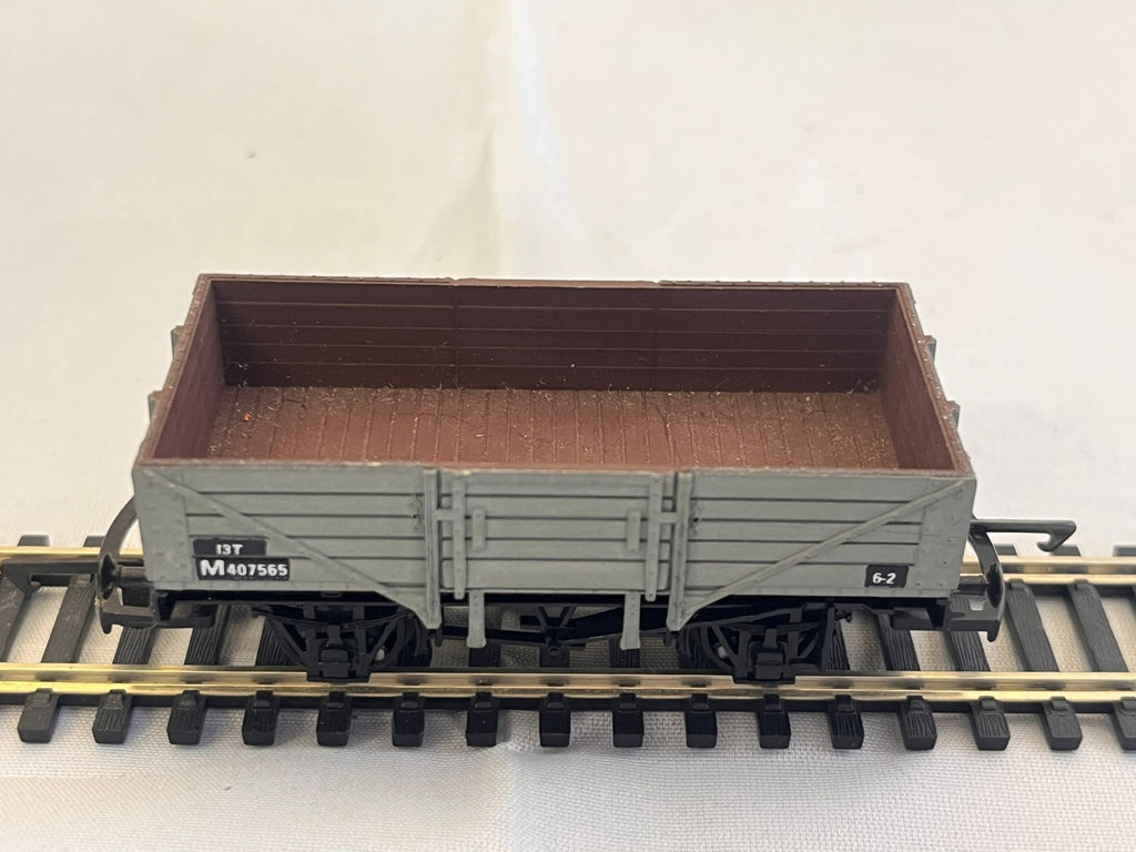 Dapol OO Gauge 3 Plank Wagonin Grey